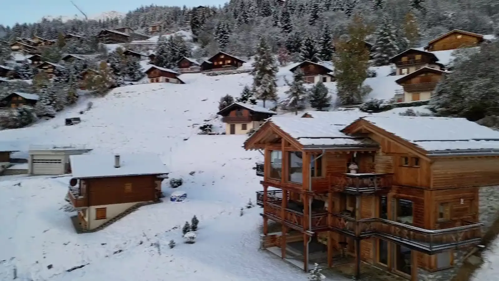 Le chalet sous la première neige